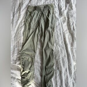 Lululemon light green joggers size 4